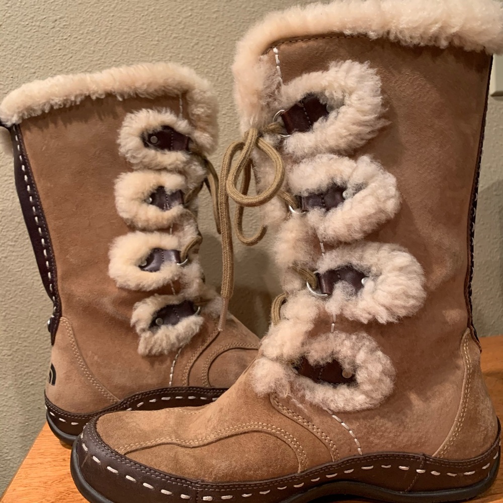 Snow boots
